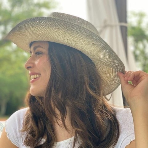 Meet your Posher, Jessica - Picture 1 of 1